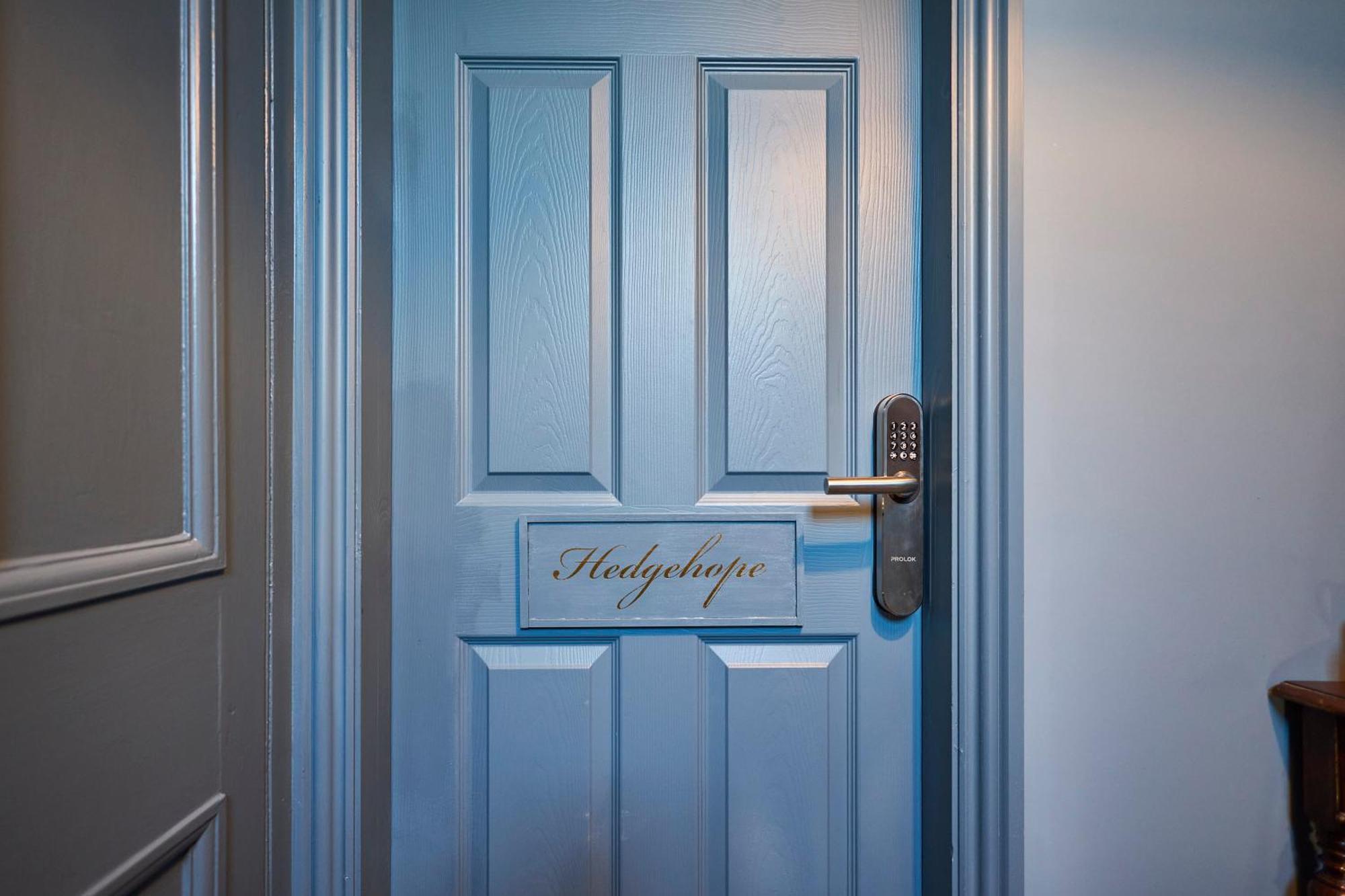 Arlington House Hotel - Self Check-In Suites 울러 객실 사진
