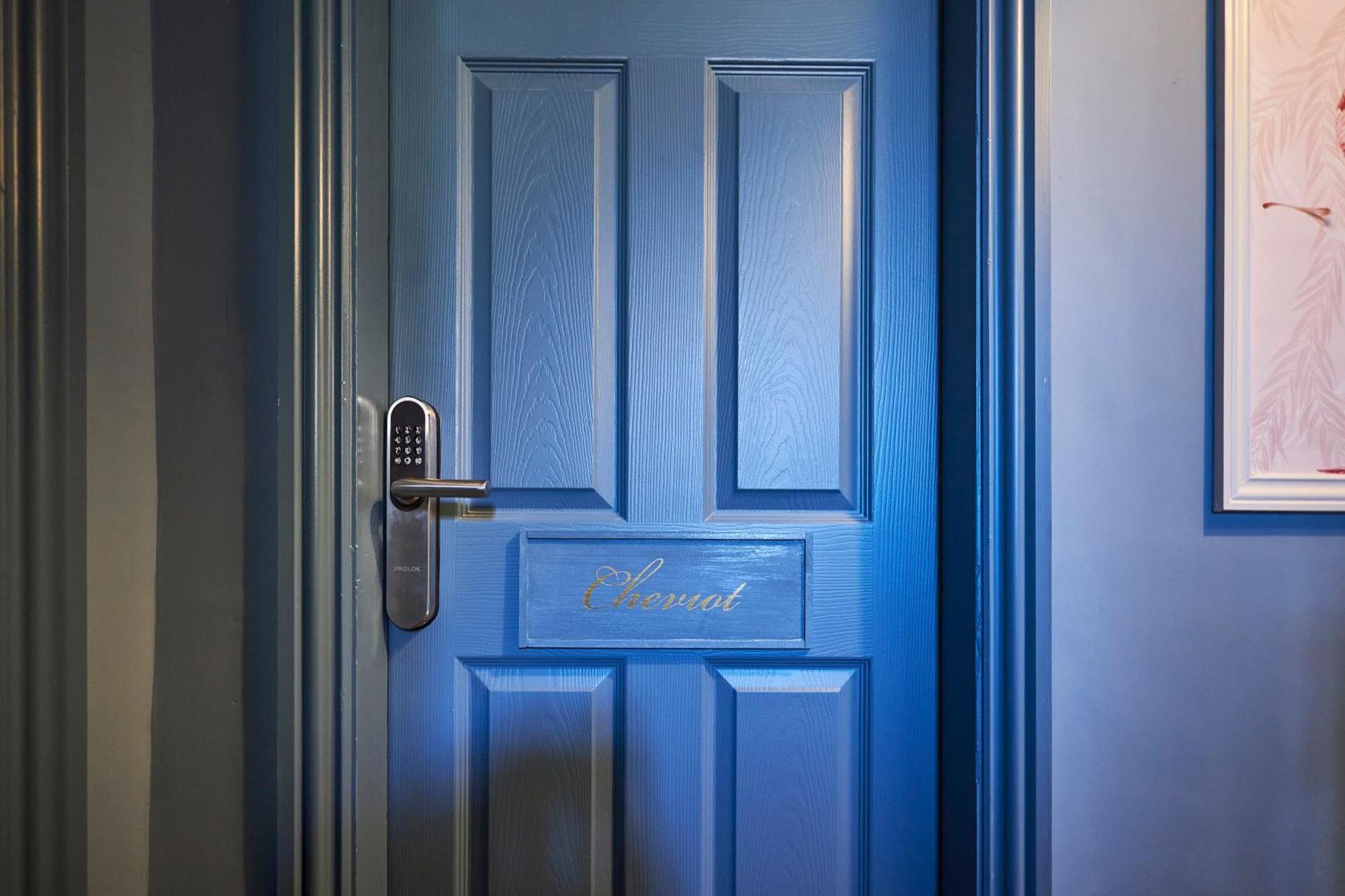 Arlington House Hotel - Self Check-In Suites 울러 객실 사진